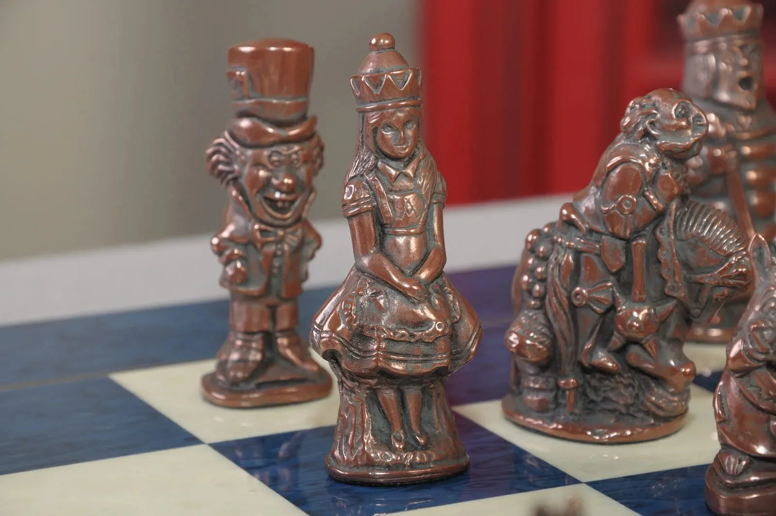 Alice in Wonderland Chess Pieces - Metal - Image 10