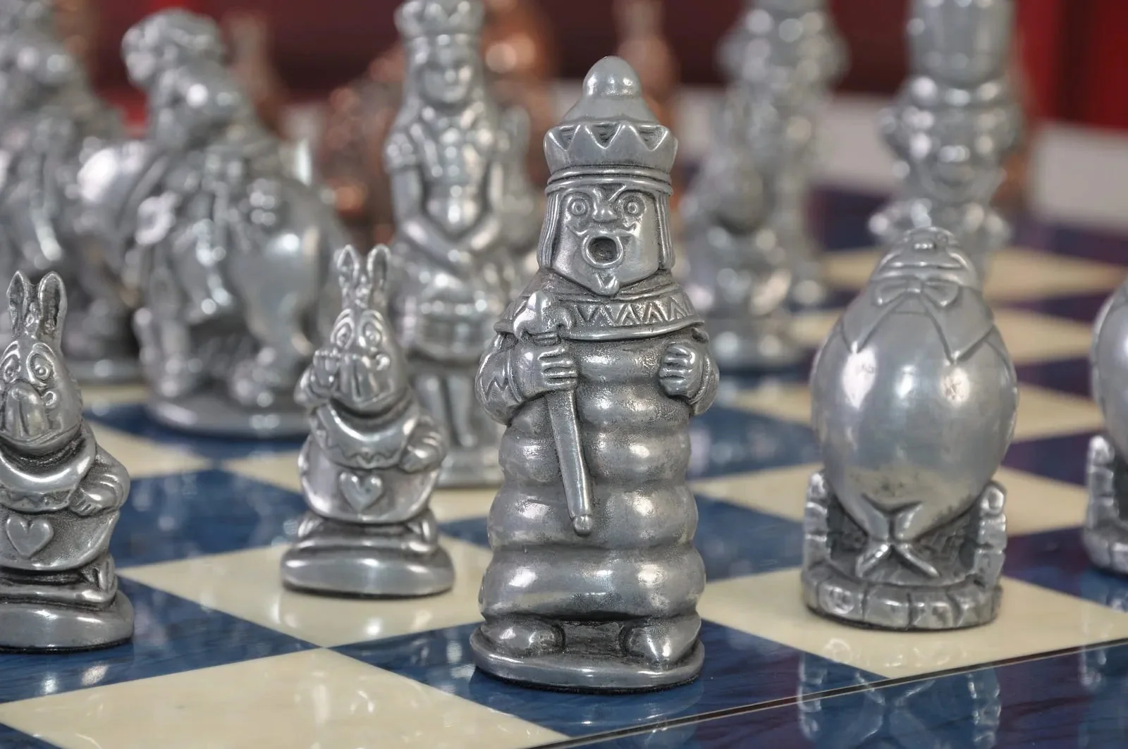 Alice in Wonderland Chess Pieces - Metal - Image 3