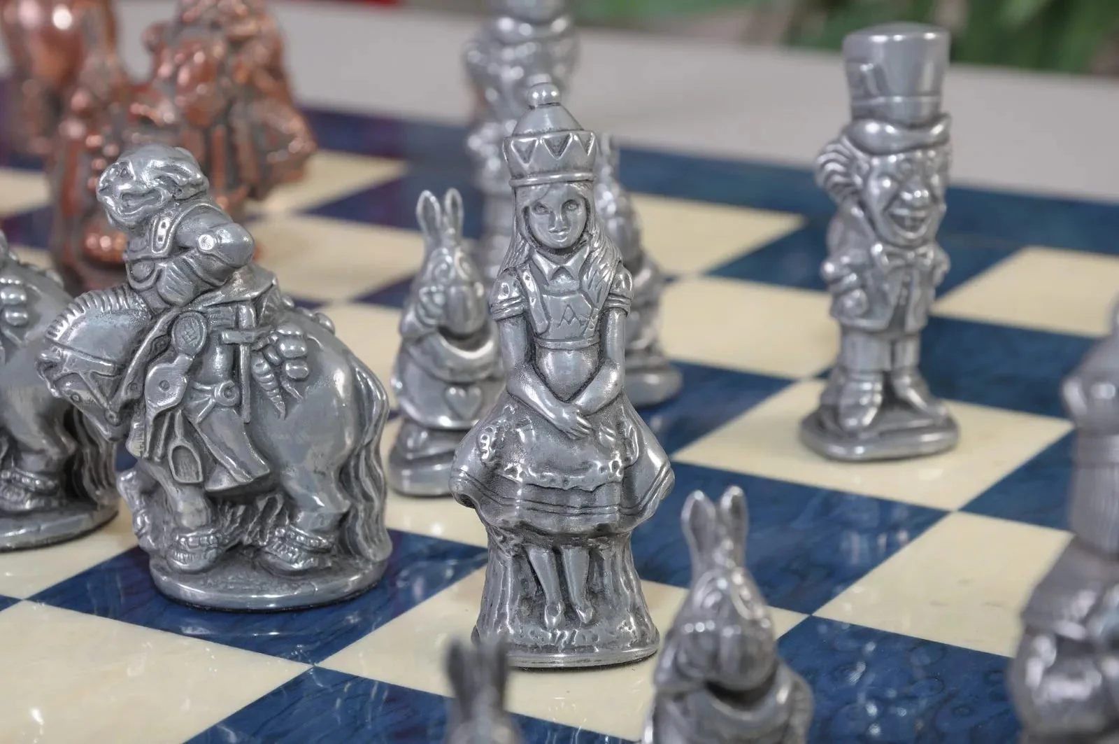 Alice in Wonderland Chess Pieces - Metal - Image 5