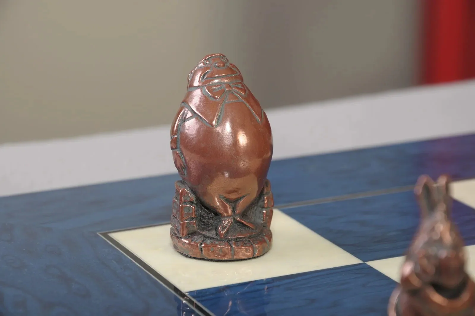 Alice in Wonderland Chess Pieces - Metal - Image 9